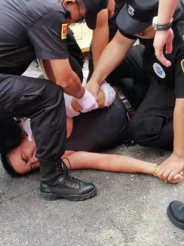 刺伤任达华男子被抓获 目击者:他一身肌肉动作很快