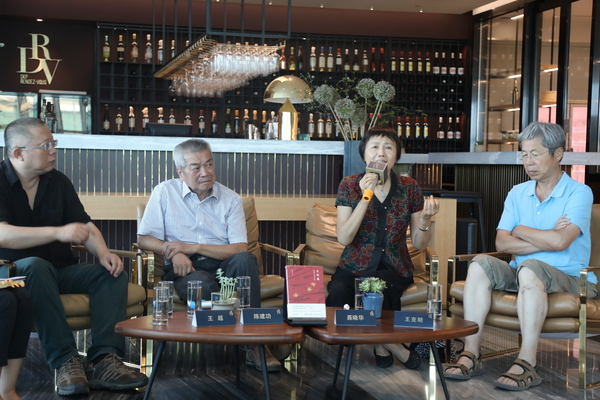 从左到右依次为：王超、陈建功、聂晓华、王克明