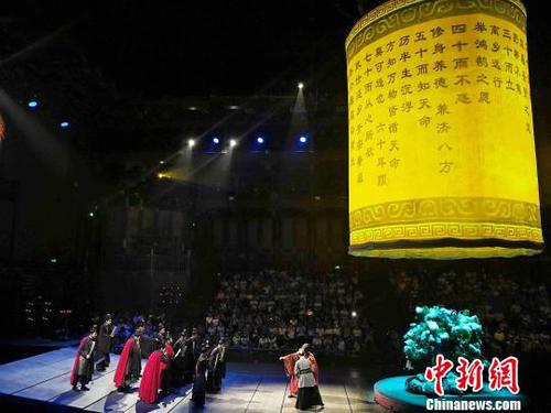 整场演出纵贯人的一生，演绎圣贤君子“由凡入圣”的过程?！∷镦面?摄