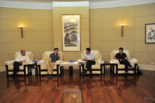 人民政协报社党组书记、社长王相伟，人民政协报社党组副书记、副总编辑张宝川与萧山日报社社长、总编辑张剑秋座谈交流