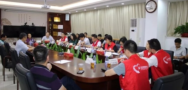 深圳市龙岗区政协机关在社区召开“进社区、察民情、促发展”主题活动述职评议专题会