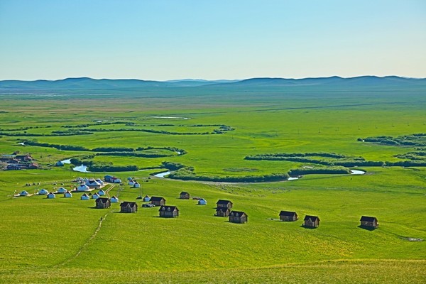 内蒙古乌拉盖草原  摄影：王冠聪