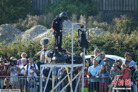 错过加油平台 法国“钢铁侠”未能飞越英吉利海峡