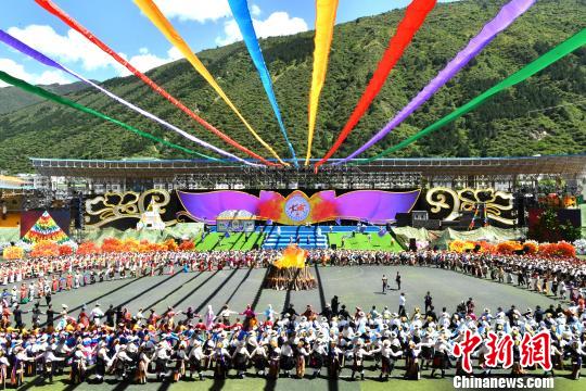 开幕式上的锅庄表演?！“苍?摄