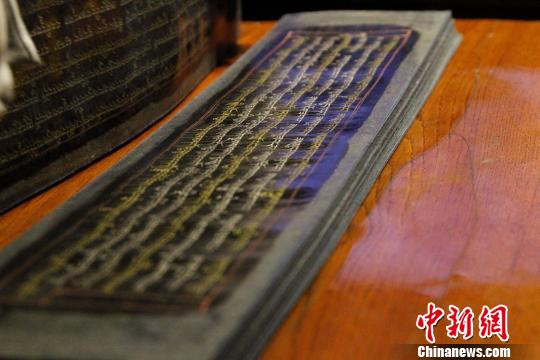 图为19世纪的手写本《甘珠尔经》?！≌岳?摄