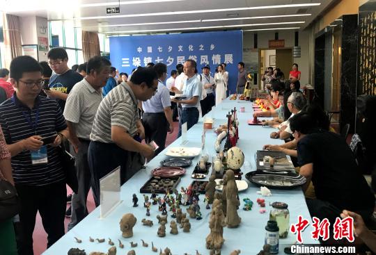 8月6日，“秦观故里”高邮三垛举行七夕民俗风情展。　崔佳明 摄