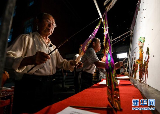 （文化）（1）巴林左旗皮影艺术：灯光戏影诉说千古事