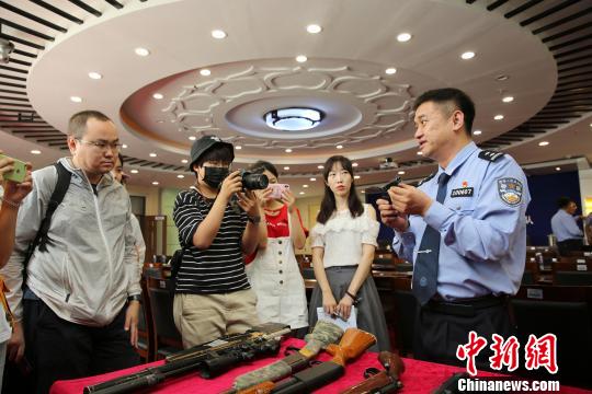 内蒙古警方7个月收缴枪支两千余支破获涉枪涉爆刑事案件百余起