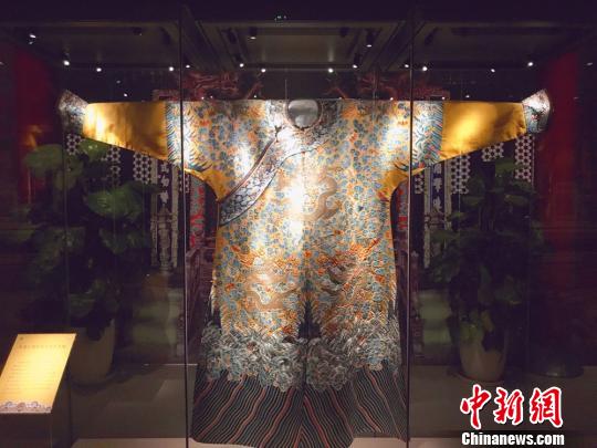 近百件清宫文物长沙展出从华服珍器中看“皇家气象”