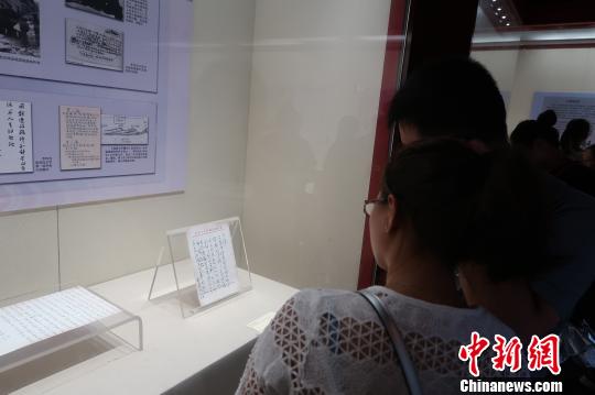 民众零距离与近现代文化名人“对话”?！『?摄