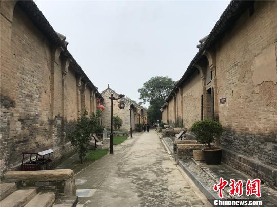 魏家坡古街两侧，清代民宅依次排开。　韩章云 摄