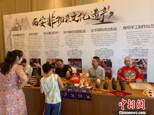 非物质文化遗产展示(吕品／摄)