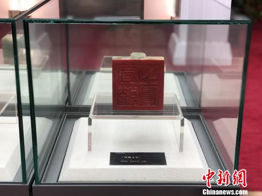 伪满皇宫博物院“皇宫剧场”展示的印玺 吕盛楠 摄