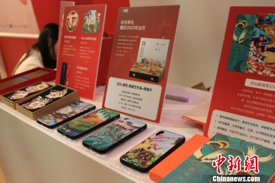 “非遗+时尚创新”当代艺术展品体验专区 主办方供图