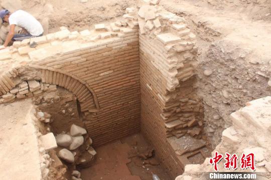 科克塔什陵墓的砖砌墓室?！《嗬雒?供图 摄