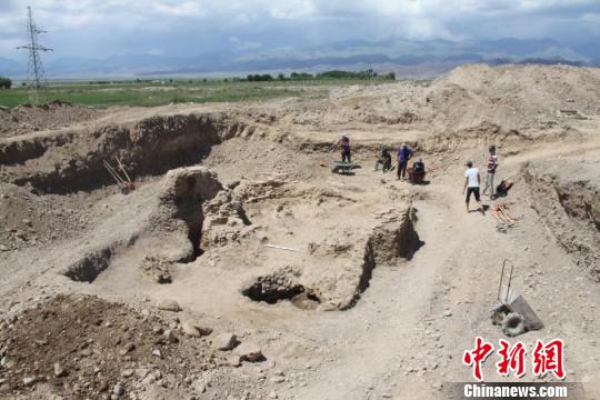 科克塔什陵墓发掘处上面保留部分?！《嗬雒?供图 摄