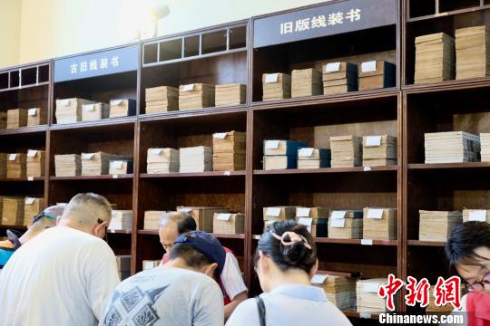 “趣”游书展：“喵星人”为书“站台”　AR、VR打开书中世界