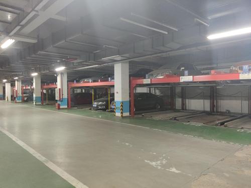 一次性收费30多万租期40年 小区停车费引业主质疑