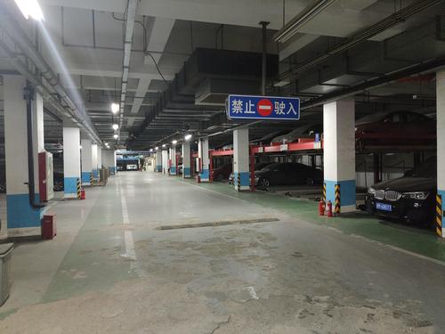 一次性收费30多万租期40年 小区停车费引业主质疑