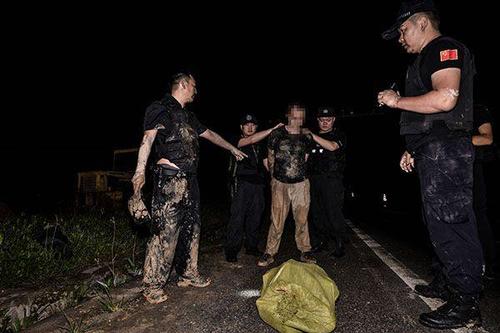 黄生海和战友抓获毒贩