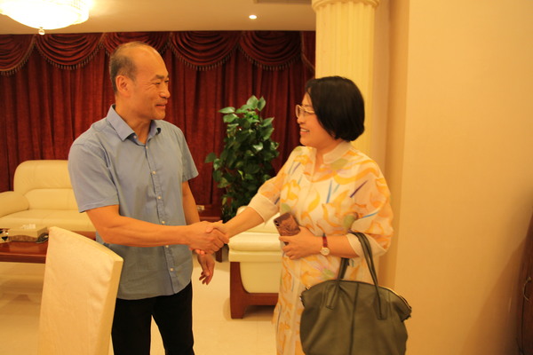 区委副书记，区政协党组书记、主席宋铁健与委员会面