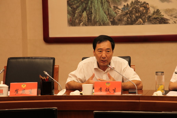 区政协党组副书记、副主席李铁生主持会议