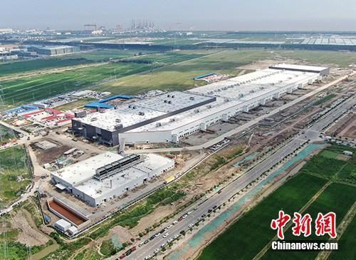8月20日上午，中国(上海)自由贸易试验区临港新片区正式揭牌。图为航拍特斯拉中国超级工厂。<a target='_blank' href='http://www.chinanews.com/'>中新社</a>记者 张亨伟 摄