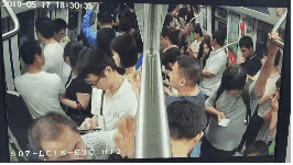 5人为拍恶搞视频 在地铁喊小心地雷引恐慌被公诉