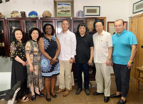 “封行万里”牵手巴巴多斯驻华大使和中外艺术家参访瓷都