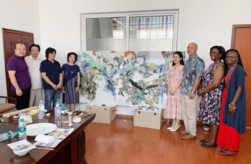 “封行万里”牵手巴巴多斯驻华大使和中外艺术家参访瓷都