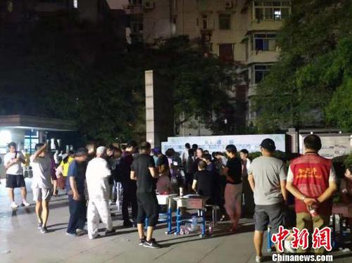 临时安置点现场?！∠滦?摄