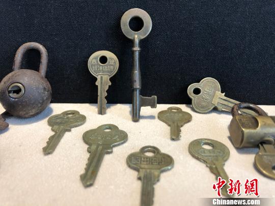 老上海三零年代生活物件主题展展品——钥匙?！⌒烀黝?摄