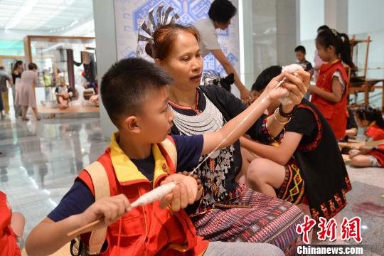 海南黎族传统纺织技艺将走进联合国推广中国非遗文化