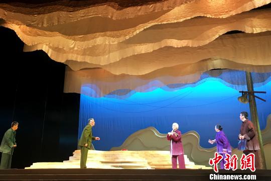 庐剧《等不到今生等来世》主要角色和演员都是由合肥市庐剧院青年演员及庐剧小班学员担纲，演员老中青小四代共同演绎这部诉说等待与守望的新庐剧。　张强 摄