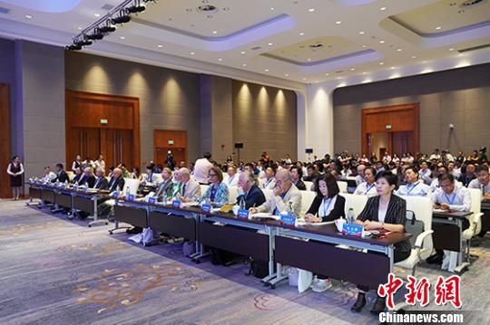 中外学者敦煌分享“世遗”?；こ晒д谐中糜涡戮? style=