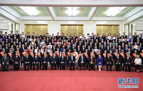 9月2日，党和国家领导人习近平、李克强、王沪宁、王岐山等在北京人民大会堂会见中国红十字会第十一次全国会员代表大会代表。新华社记者 谢环驰 摄