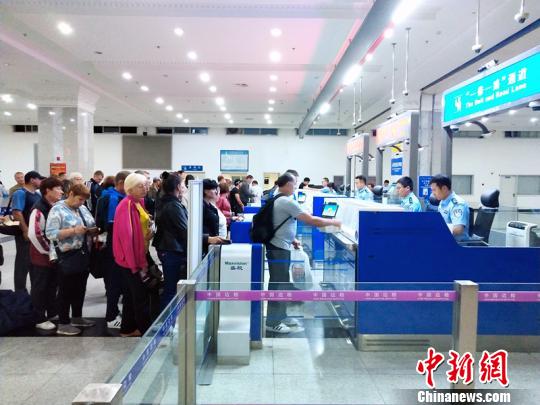 满洲里口岸2019年暑运出入境旅客达到40万人次