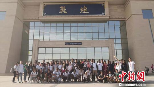 图为留学生重走丝路?！≈有?摄