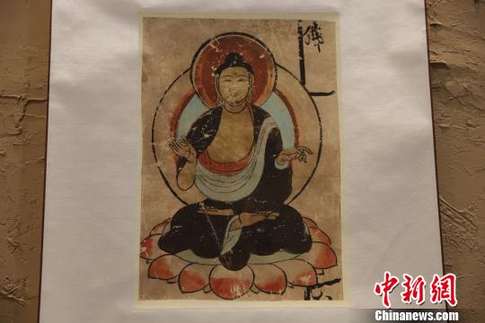 此次展览共复制展出280余件，让流散海外的敦煌精品文物回归家乡，以原大、原色、原样亮相敦煌，吸引大批“敦煌迷”一睹为快?！《⌒♂?摄