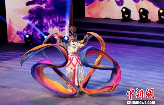 图为秦腔《天女散花》选段表演?！∠挠?摄