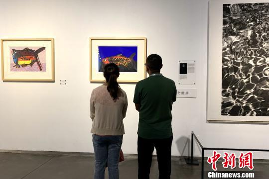 观众现场参展?！±钆迳?摄