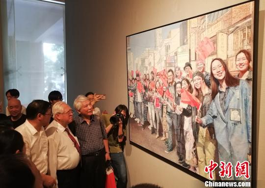 第十三届全国美术作品展览港澳台·海外华人邀请作品展在广州开幕 郭军 摄