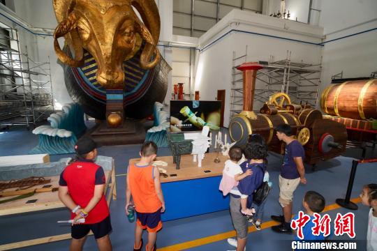 “舞美艺术城堡”首次大规模开放大批观众体验舞美制作魅力