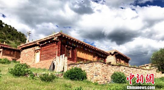 图为青海玉树藏式民居。(资料图) 钟欣 摄