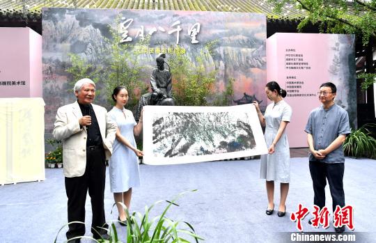 开展仪式现场?！“苍?摄