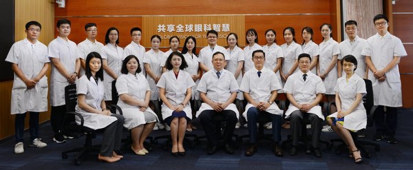 杨智宽教授领衔的爱尔眼视光研究所团队