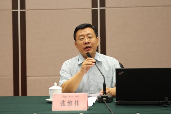 民盟中央委员、民盟海淀区委主委张维佳带领大家学习了《民盟中央关于开展“不忘合作初心，继续携手前进”主题教育活动的决定》、《民盟北京市委关于进一步加强思想政治建设和宣传工作的意见》等文件精神，提出了“创新形式，加强理论学习。海盟摄影