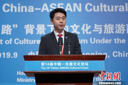 泰国文化部副部长巴拉梅·安披切发表讲话?！《┥?摄