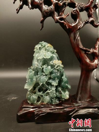 图为展出精品?！≈有?摄