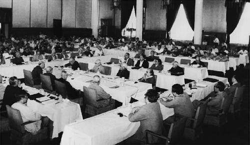 政协第七届全国委员会常务委员会制定了关于政治协商、民主监督的暂行规定、常务委员会工作规则、专门委员会组织通则、提案工作条例及其他工作制度，人民政协工作向经?；?、制度化方向迈出扎实一步。